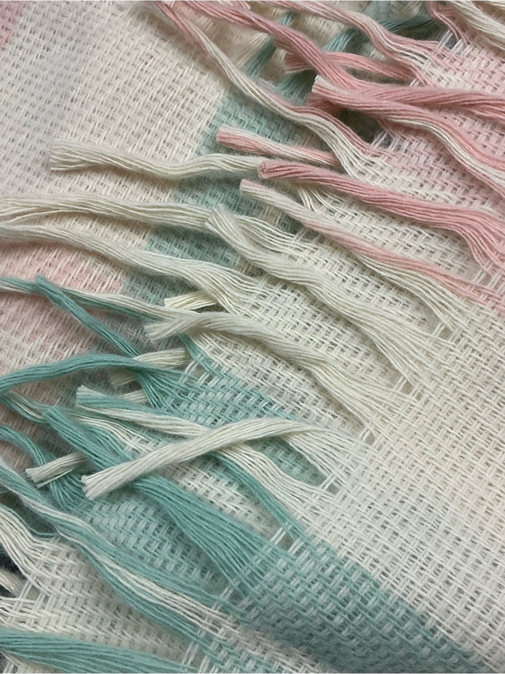 Vintage fieldcrest acrylic lap blanket 50 x 60 USA made NOS - Picture 6 of 6